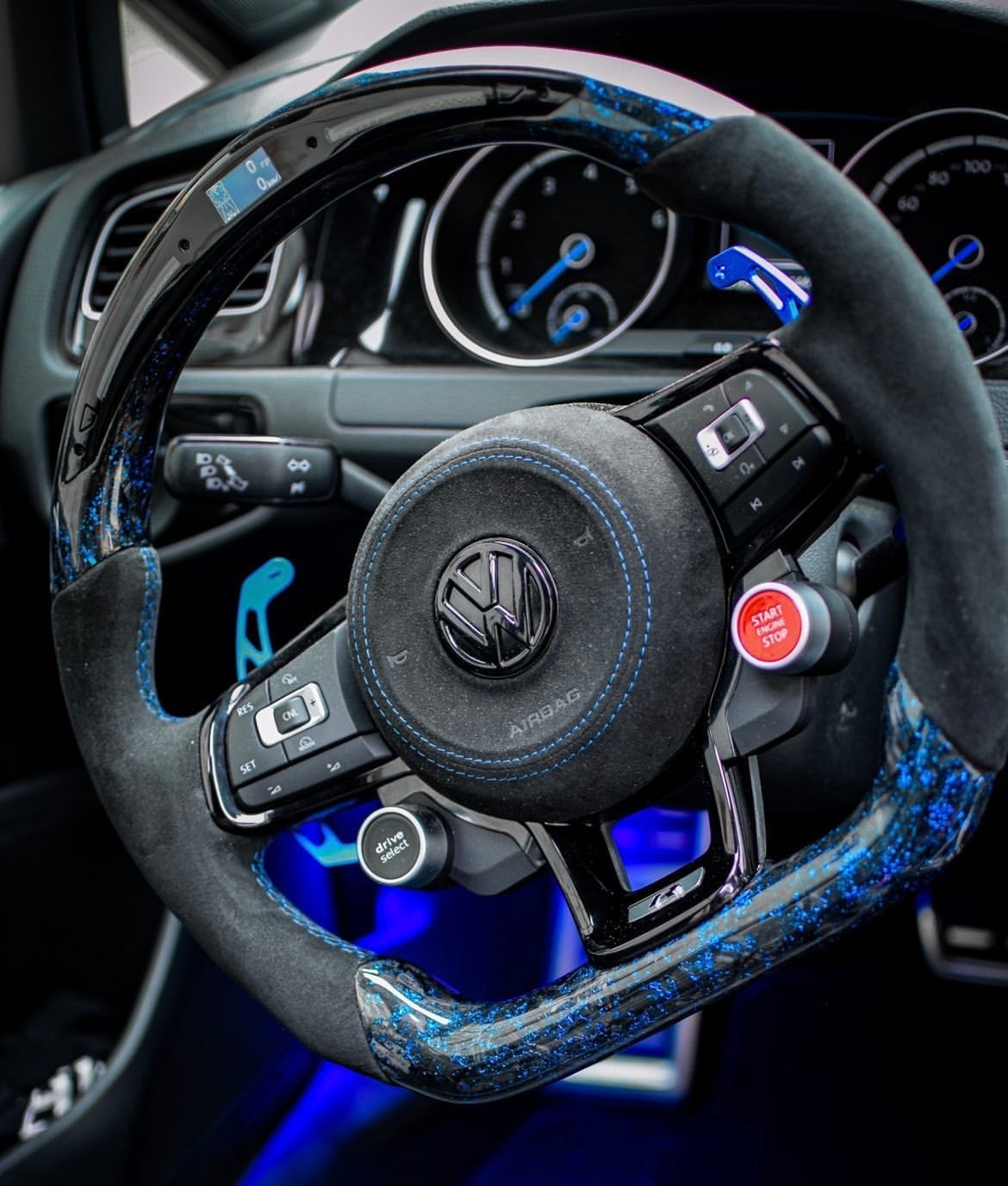VW Golf 7/7.5 Volant sport Forged Carbon éclats de couleur (LED)