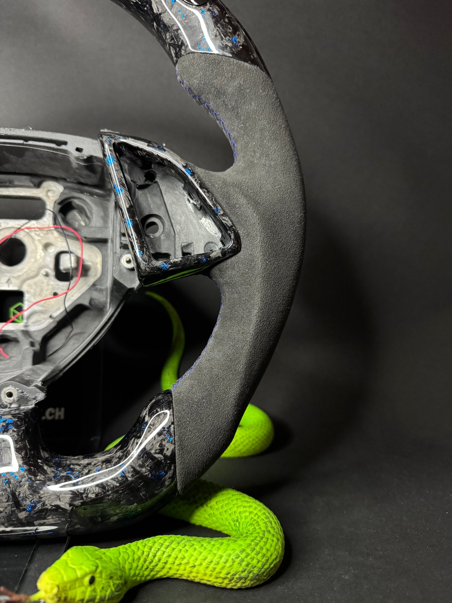 Chevrolet Camaro Sport Steering Wheel Forged Carbon Color Splitter (LED)