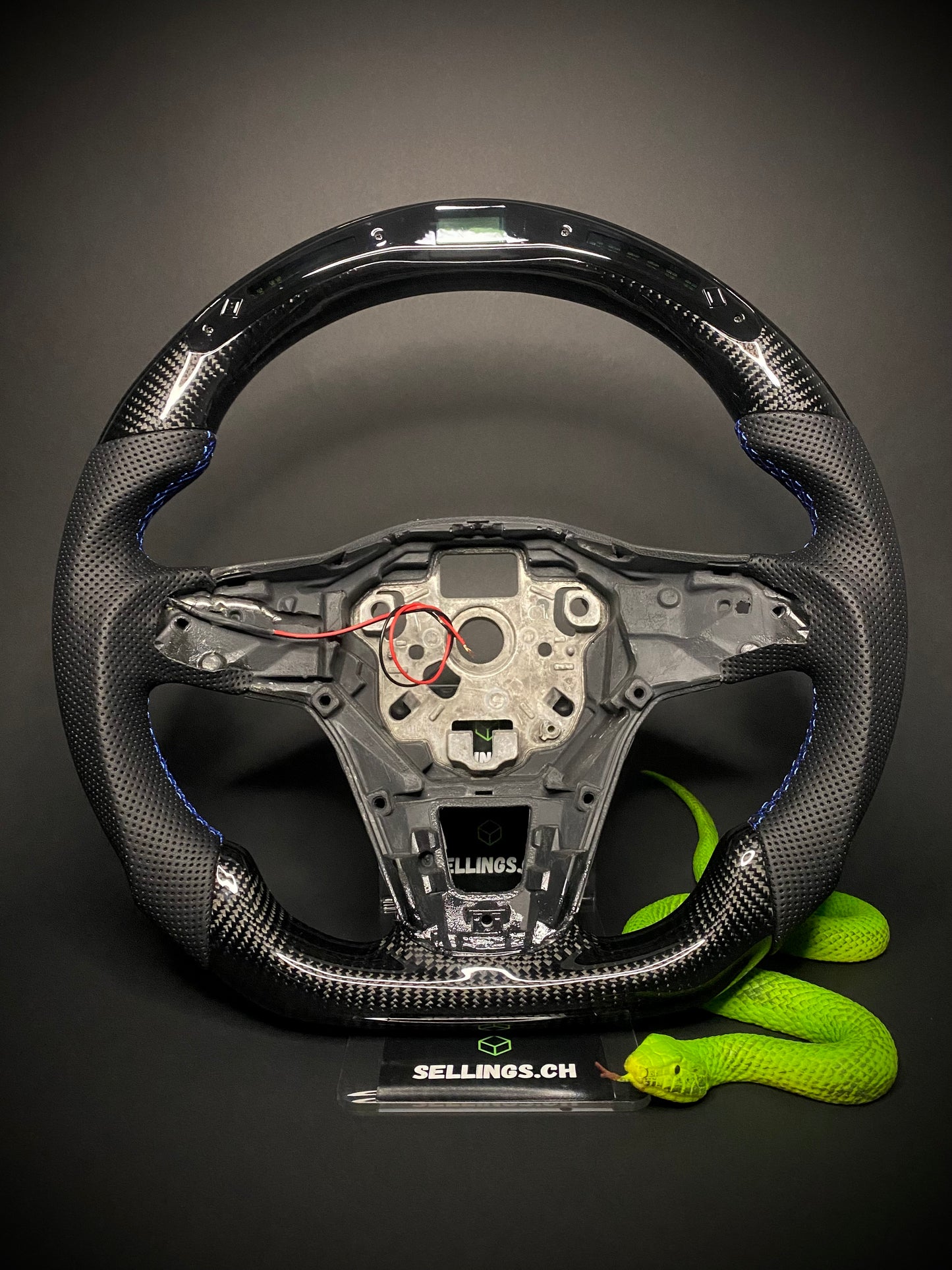 VW Golf 8 Sportlenkrad Carbon (LED)