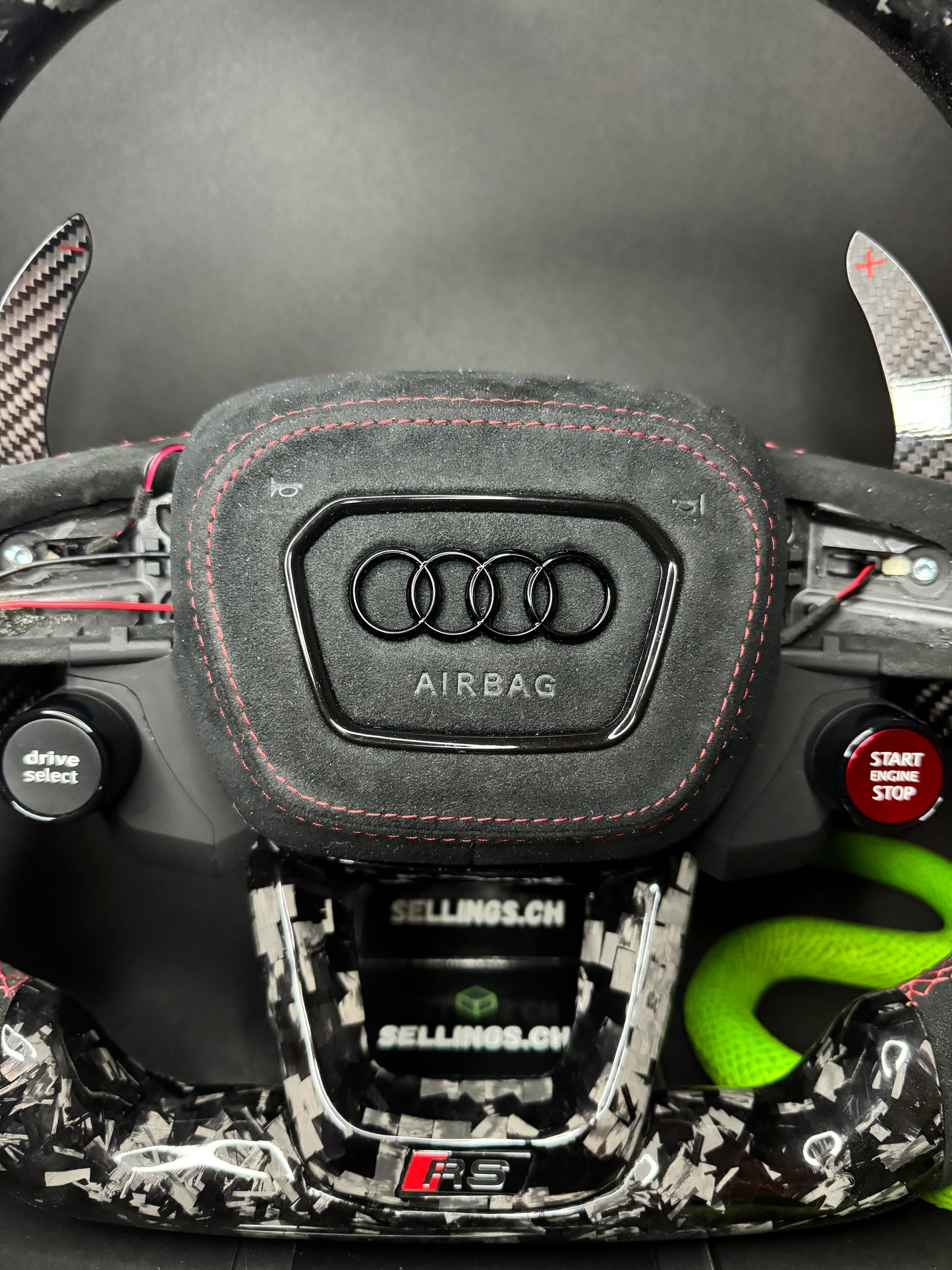 Volant sport Audi en carbone forgé (LED)
