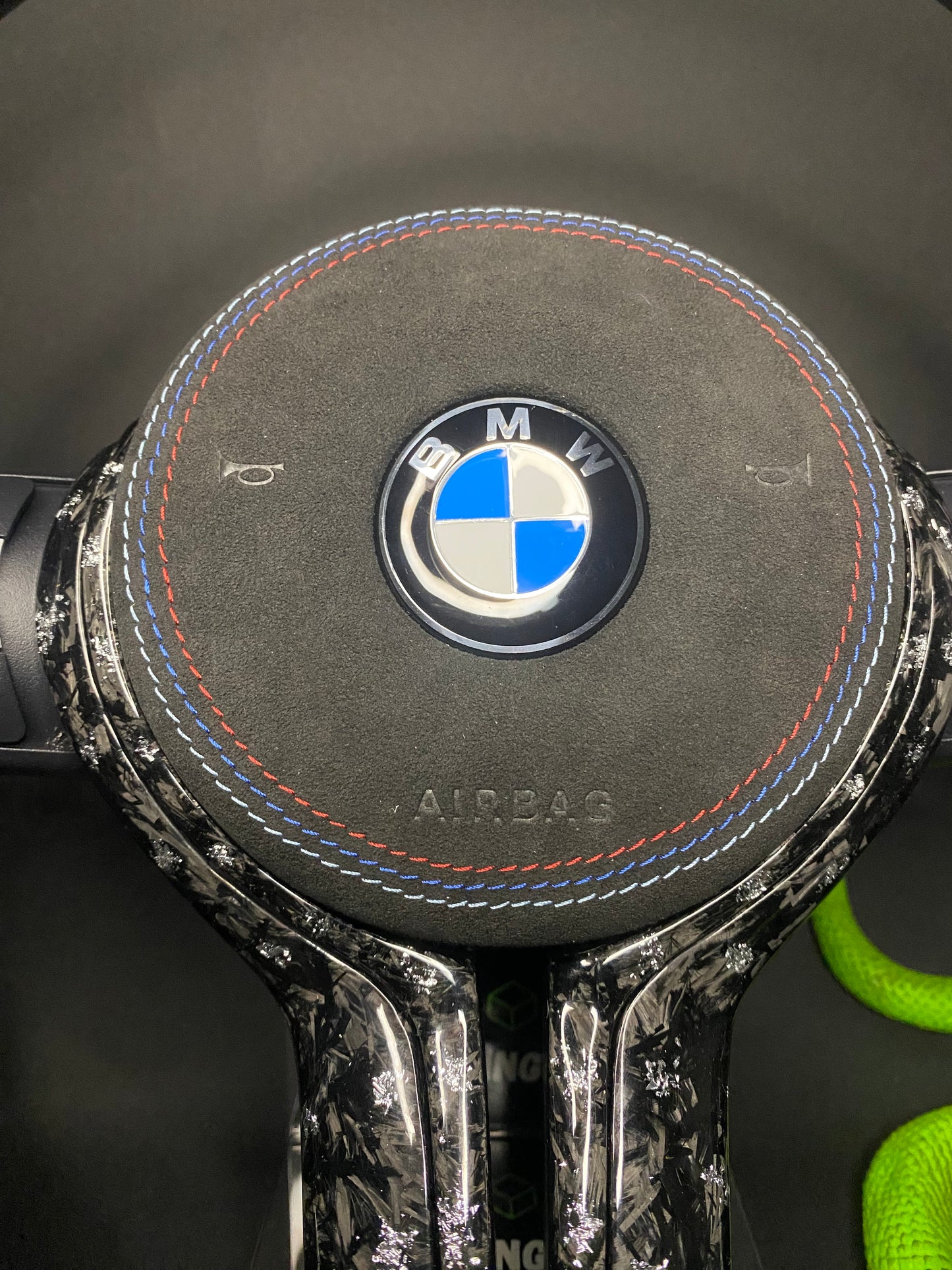 Volant sport BMW Carbone forgé LED (Mise à niveau vers Facelift)