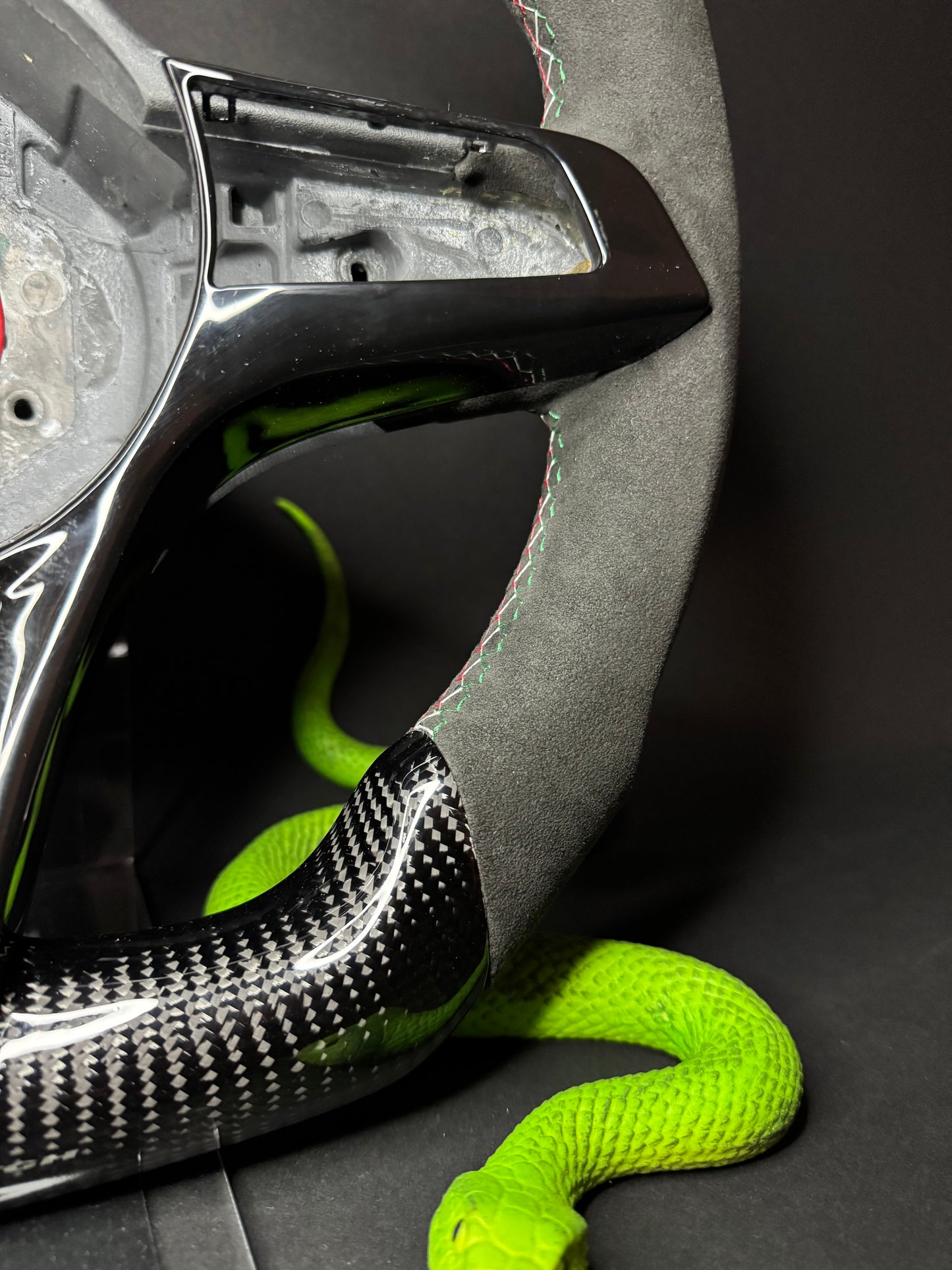 Volant sport Alfa Romeo en carbone (LED)