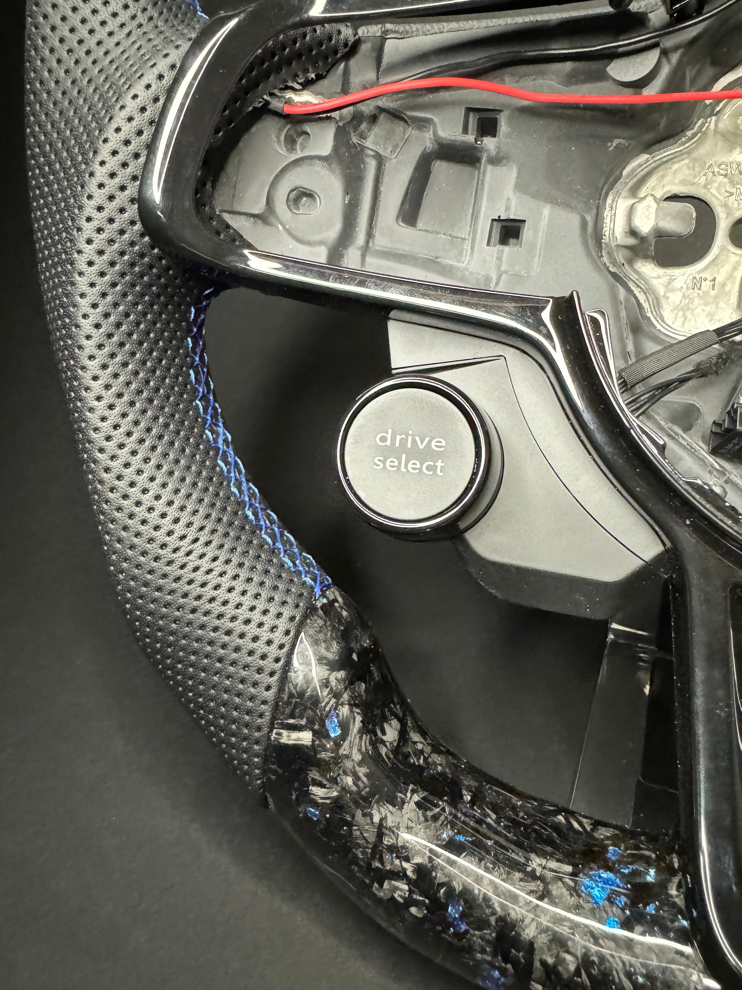 VW Golf 7/7.5 Volant sport Forged Carbon éclats de couleur (LED)
