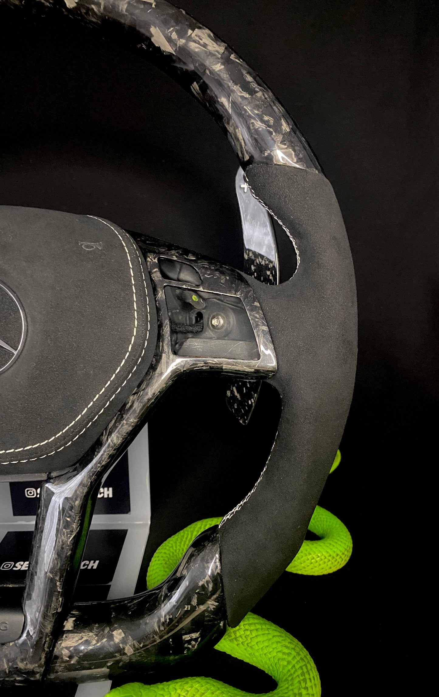 Volant sport Mercedes AMG Carbone forgé (LED)