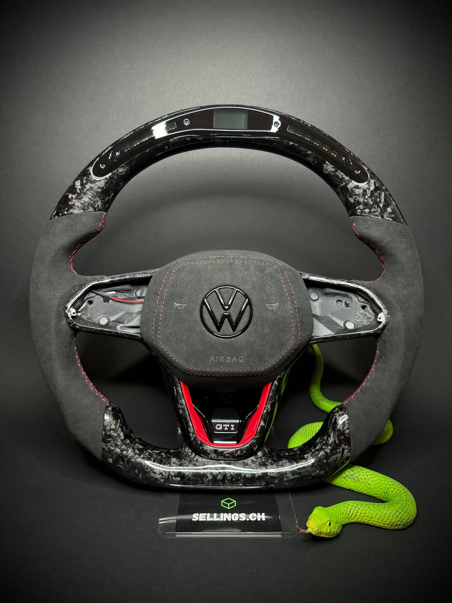 VW Golf 8 Sportlenkrad Forged Carbon (LED)