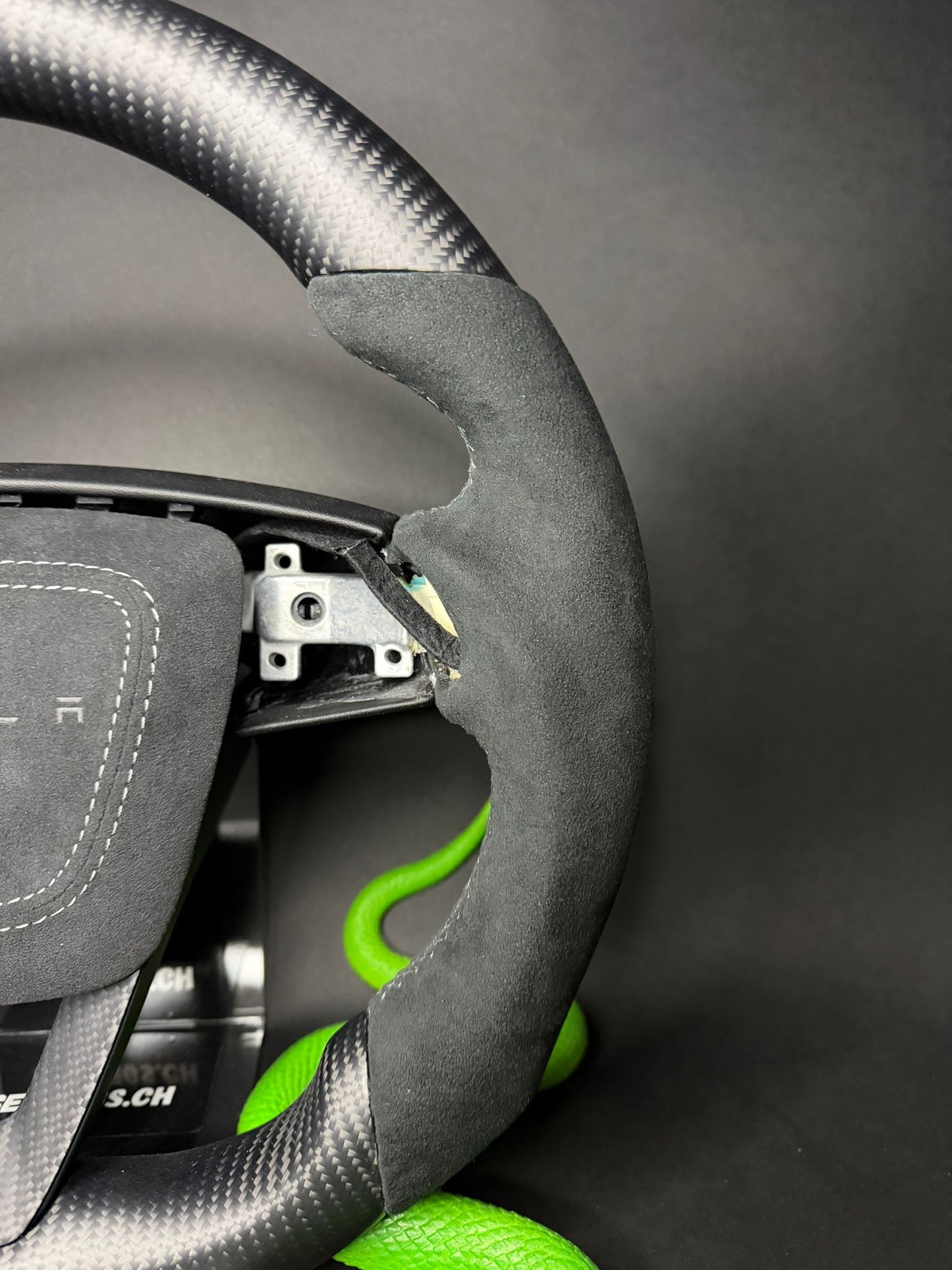 Volant Sport Tesla Carbone Mat