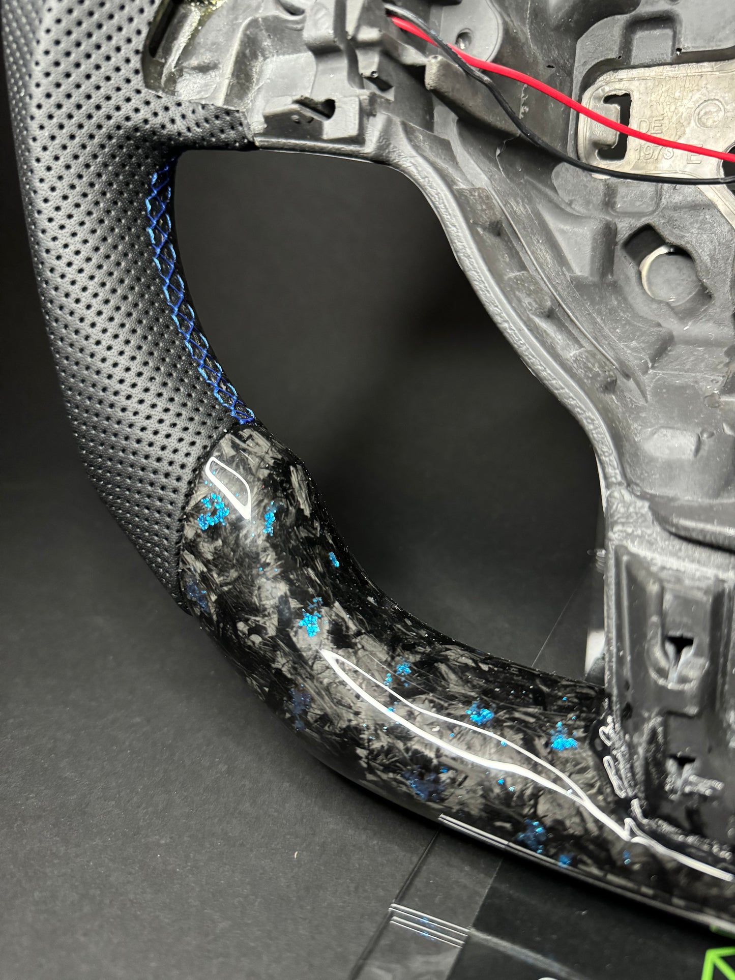VW Golf 6 Sportlenkrad Forged Carbon Farbsplitter (LED)