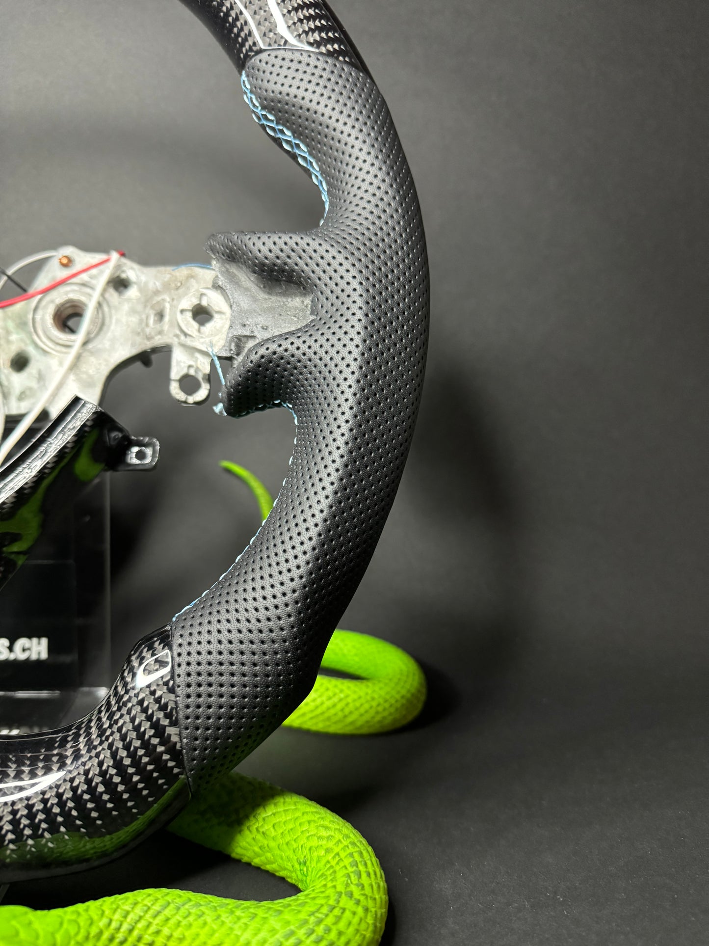 Volant sport Hyundai carbone (LED)