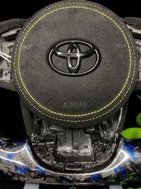 Volant sport Toyota Supra Forged Carbon à éclats de couleur (LED)