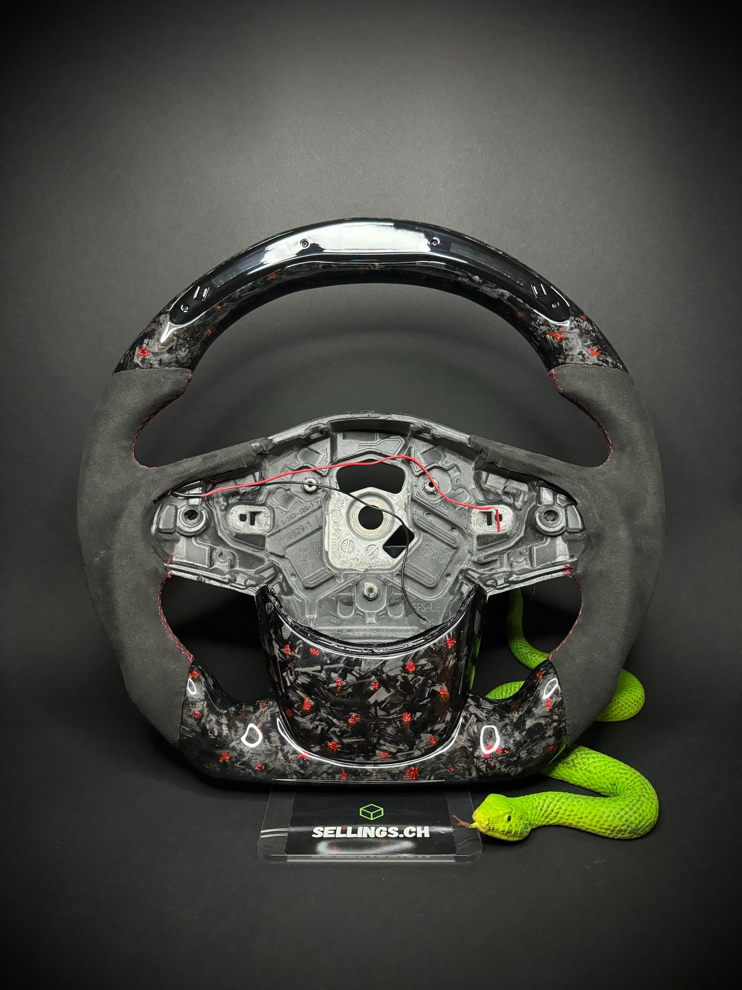 Volant sport Toyota Supra Forged Carbon à éclats de couleur (LED)