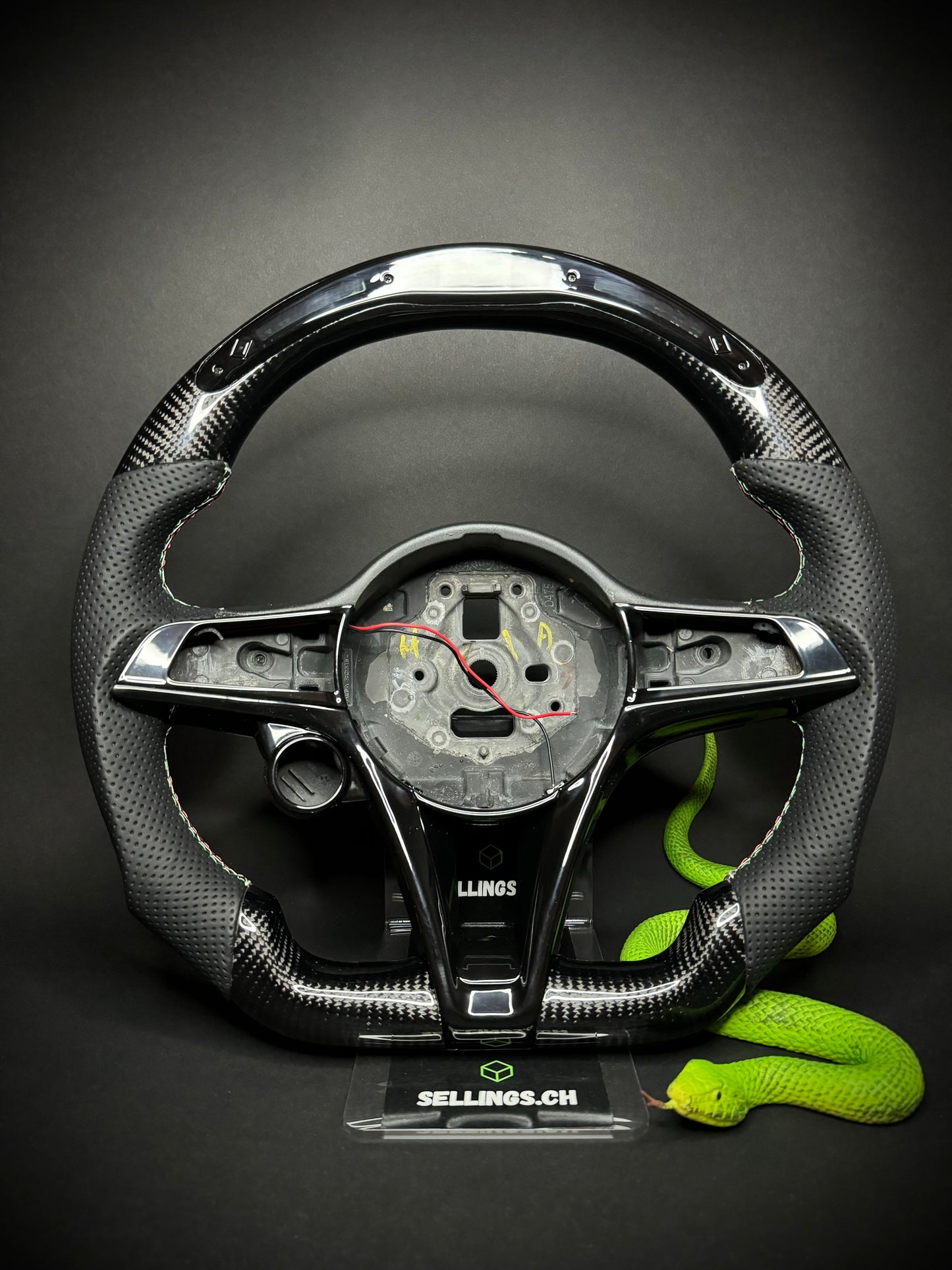 Volant sport Alfa Romeo en carbone (LED)