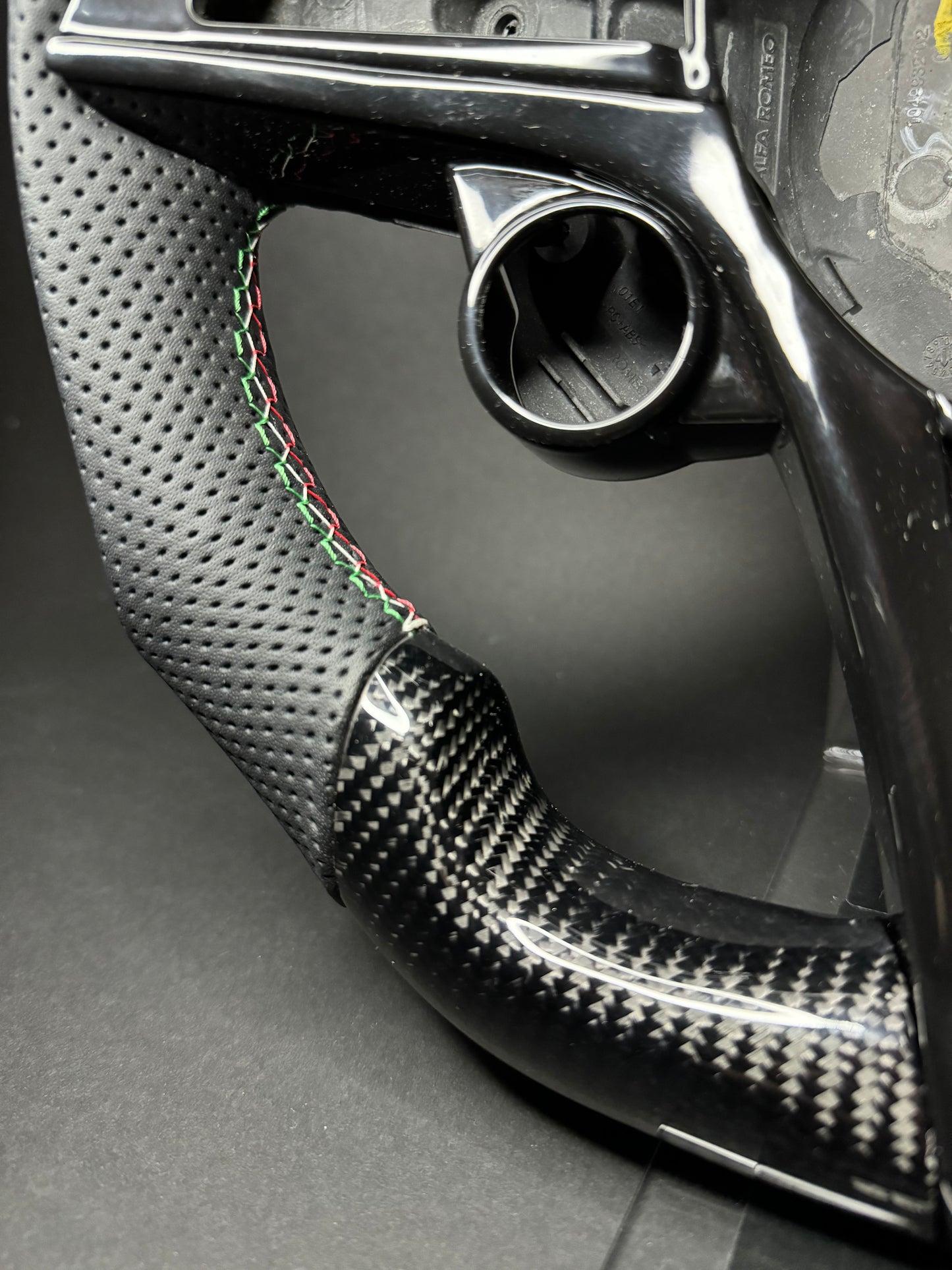 Volant sport Alfa Romeo en carbone (LED)