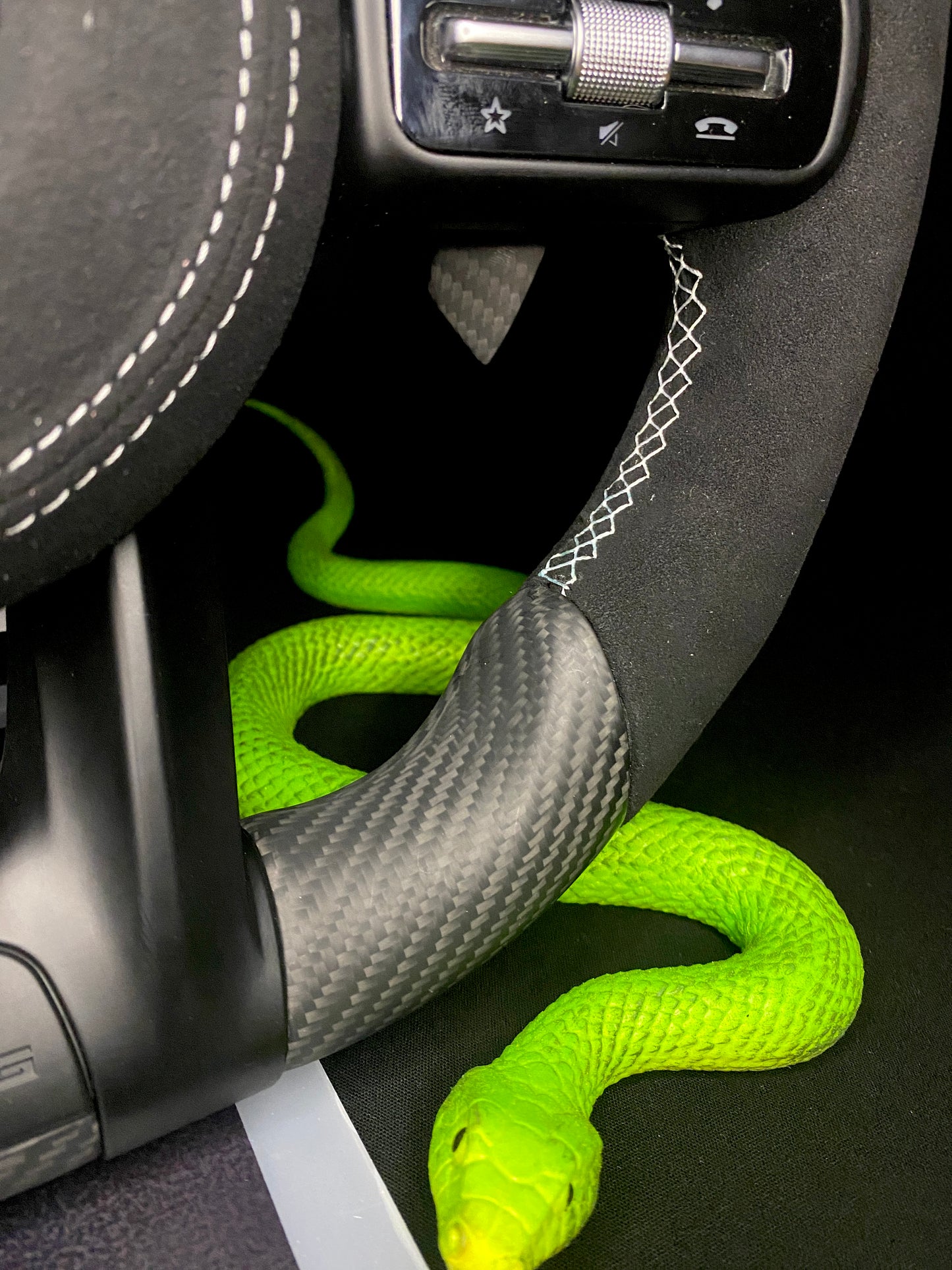 Volant sport Mercedes AMG Carbone Mat LED (Mise à niveau Facelift)