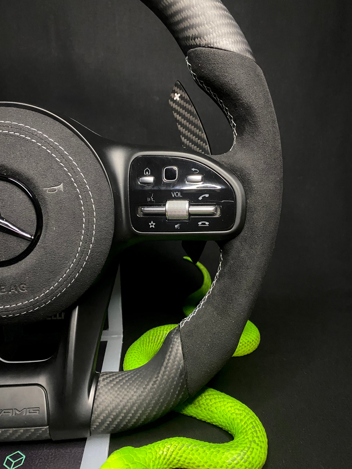 Volant sport Mercedes AMG Carbone Mat LED (Mise à niveau Facelift)
