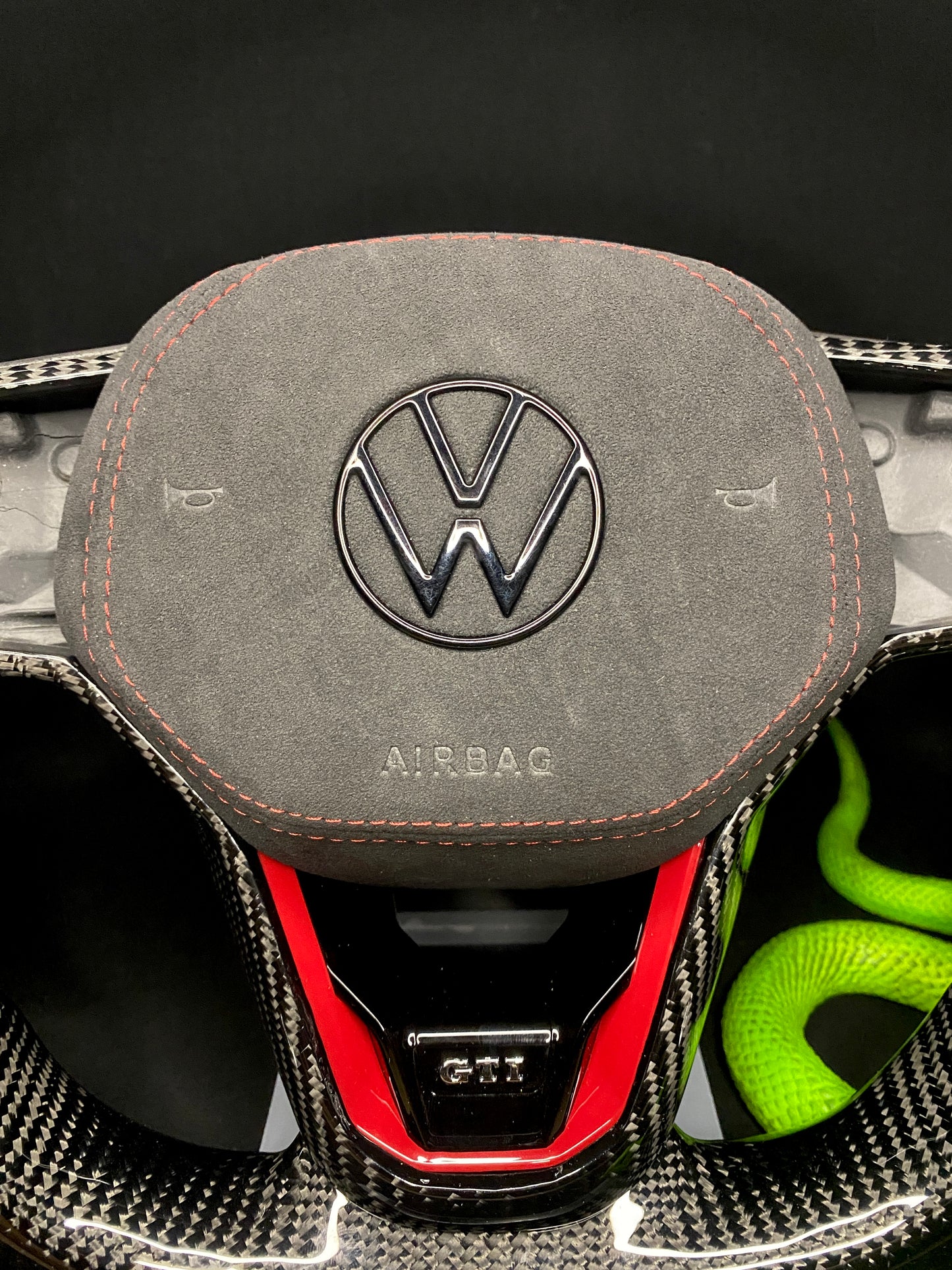 VW Golf 8 Volant sport en carbone