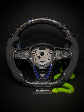 compare product VW Golf 8 Sportlenkrad Forged Carbon Farbsplitter
