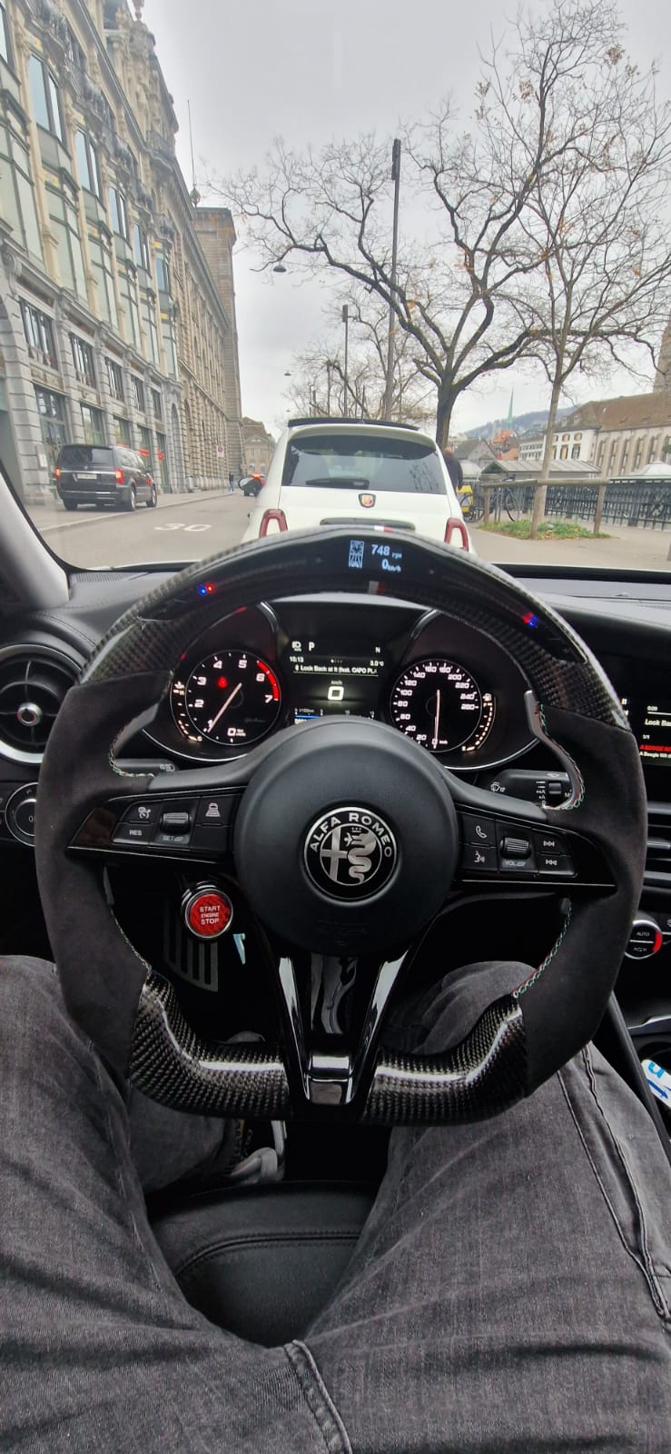 Volant sport Alfa Romeo en carbone (LED)