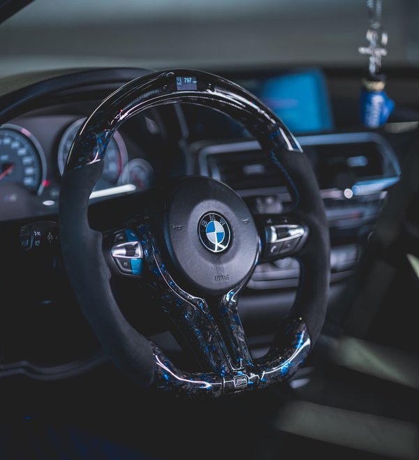 BMW Sportlenkrad Forged Carbon Farbsplitter LED F-Serie